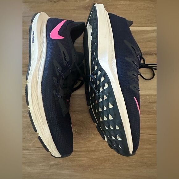 Nike Quest Running Sneaker 10 Woman’s - Picture 2 of 7